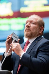 Othelino ‘engrossa o tom’ contra ‘Brandãos’