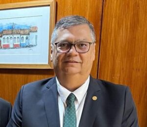 Flávio Dino testa popularidade