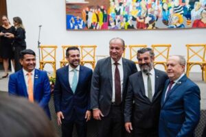 Deputada Iracema Vale participa de cerimônia de recondução de Gabriel Furtado ao cargo de defensor-geral do Estado