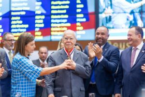 Justa homenagem: José Sarney é condecorado com medalha “Manuel Beckman” na Alema