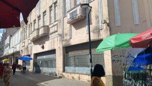 Após 24 anos de atividades, loja C&A da Rua Grande fecha as portas e expõe decadência comercial do Centro