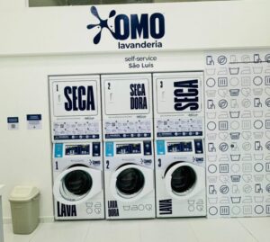 Optar por lavar roupa na OMO Lavanderia Self Service pode representar 65% de economia no consumo de água e energia