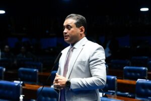 Senado aprova relatado por Weverton que estimula a contratação de pessoas com Transtorno do Espectro Autista