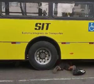 Mulher é atropelada por ônibus no Centro de São Luís