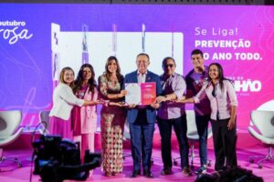 Iracema Vale prestigia ação estadual alusiva ao ‘Outubro Rosa’