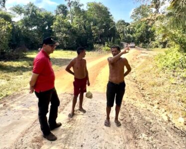 Prefeito João Martins entrega nova barragem reforçada com bueiro aos moradores de Canajuba