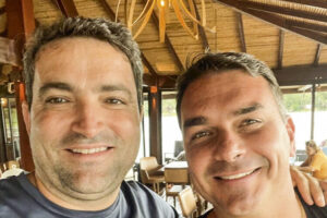 Flávio Bolsonaro vira “advogado-geral de Brasília” com ajuda de amigo de Weverton Rocha, diz revista