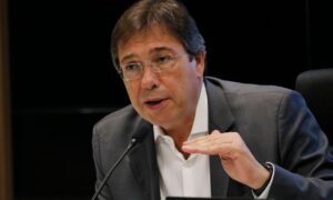Presidente da Eletrobras que aumento salarial de R$ 5 mil para R$ 200 mil