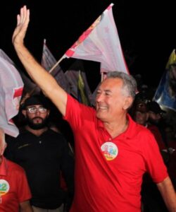 Pesquisa aponta reeleição de Carinho com liderança folgada em Viana