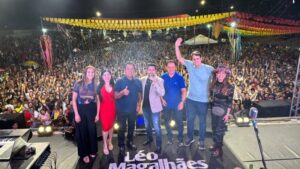 SÃO JOÃO: Léo Magalhães e Alanzinho Coreano arrastam um mar de pessoas em Barra do Corda