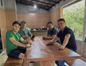Vice-prefeito que rompeu com a gestão apos não ser beneficiado e ex-secretário de saúde alvo de denúncias unidos em São João do Paraíso