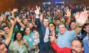 Adriano Sarney confirma candidatura “de peito aberto e cabeça erguida”