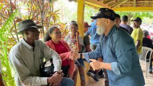 Prefeito Edésio Cavalcante reúne multidão durante encontro com suas lideranças políticas.