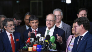 Todos os gastos de governo serão revisados pela nova gestão, diz Geraldo Alckmin