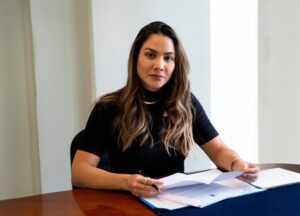 Pessoas em situação de rua poderão emitir documentos pessoais de forma gratuita; proposta é da senadora Ana Paula Lobato