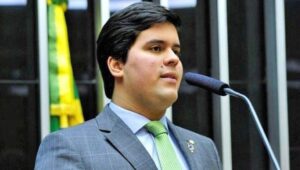 André Fufuca quer impedir suspensão de plano de saúde por inadimplência