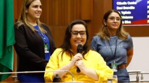 O duplo simbolismo de Andreia Rezende na mesa da Assembleia…