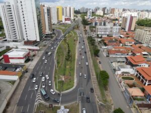 Imagens do dia: paisagismo reforça embelezamento do viaduto da Litorânea….