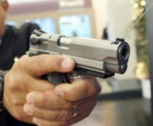CCJ aprova porte de arma a agente socioeducativo e oficial de justiça