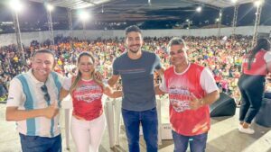 Deputado Júnior França participa de grande show de prêmios em homenagem às mães, em Santa Luzia