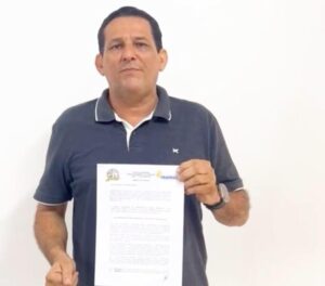 Prefeito de Pirapemas sanciona lei que valoriza agentes comunitários de saúde e de combate às endemias