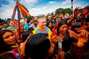 Brandão é batizado em aldeia indígena e reafirma compromisso com os povos tradicionais