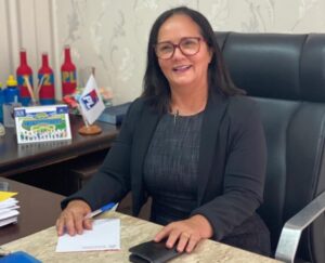 Chapadinha: enquanto Belezinha continua líder, bem avaliada e caminhando a passo largos rumo à reeleição, Magno Bacelar desiste da disputa