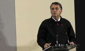 Bolsonaro diz que oferecerá sigilo bancário à Justiça