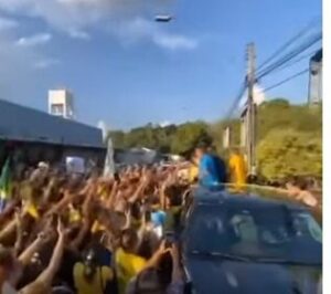 Vídeo: Bolsonaro participa de carreata no Maranhão