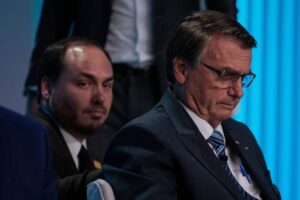 ‘Querem me esculachar, mas estão pescando peixe em piscina’, diz Bolsonaro