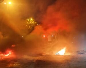 Caos, assaltos e interdição na BR 135 em protesto por falta d’água