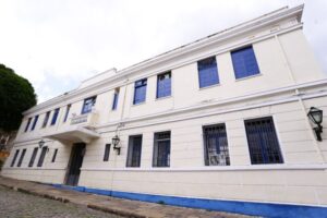 Câmara de São Luís proíbe uso de grampos em embalagens de lanches