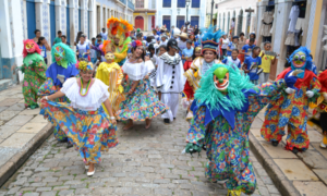 Prefeitura proíbe comercialização de produtos em recipientes de vidro nos eventos carnavalescos em São Luís