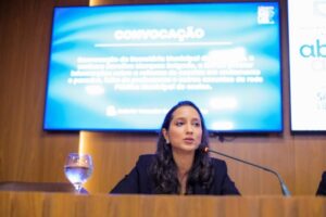 Secretária faz esclarecimentos e responde questionamentos de vereadores sobre a Educação em São Luís