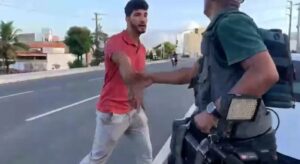 Embriagado, pré-candidato a vereador do PL, que é sobrinho da primeira-dama de Raposa, agride equipe da TV Mirante