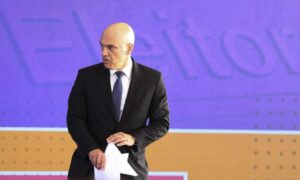Em primeiro turno, Alema aprova medalha para Alexandre de Moraes
