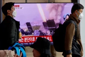 Coreia do Norte lança míssil intercontinental, e Japão pede que moradores busquem abrigo