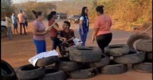 Em protesto, moradores fecham a estrada Formosa/Grajaú; confira