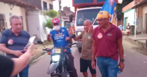 Ex-vereador de São José de Ribamar, aliado de Dudu Diniz invade comício de Dr.Julinho com uma faca e tenta agredir gestor