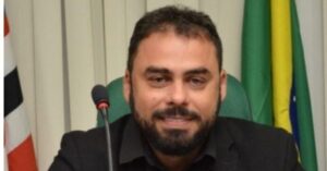 Durante sessão, vereador Dudu Diniz tem “diarreia” ao ser questionado sobre funcionário fantasma