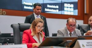 Iracema Vale confirma prorrogação do prazo para emissão sem reajuste do licenciamento de veículos