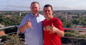 Acompanhado de lideranças e apoiadores, vice-prefeito de Barra do Corda recebe em sua residência o governador Carlos Brandão