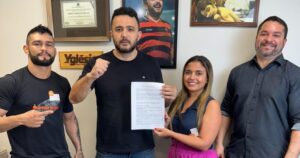 NO RINGUE: Yglesio Moyses e Alessandro Martins se enfrentam em combate épico no Castelinho