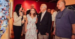 Ao lado de José Sarney, Iracema Vale visita o ‘Salão de Arte 30 Cores em Maio’