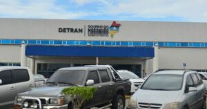 Governador manda Detran reembolsar quem pagou licenciamento com aumento