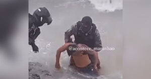 Policiais Militares resgatam vítima de afogamento, na Litorânea em São Luís