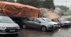 VÍDEO: mais de 10 carros são atingidos por carreta desgovernada, na BR-135, em São Luís