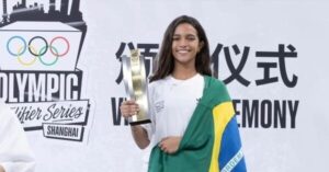 A maranhense Rayssa Leal é campeã da etapa da China do Pré-Olímpico de skate