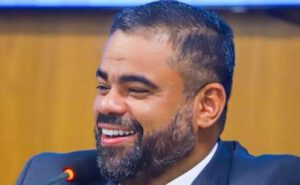Maioria dos vereadores novatos em São Luís não resistiu aos agrados do colega Paulo Victor