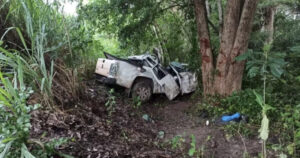 Caminhonete do TRT bate em árvore e deixa dois mortos na BR-135 no MA
